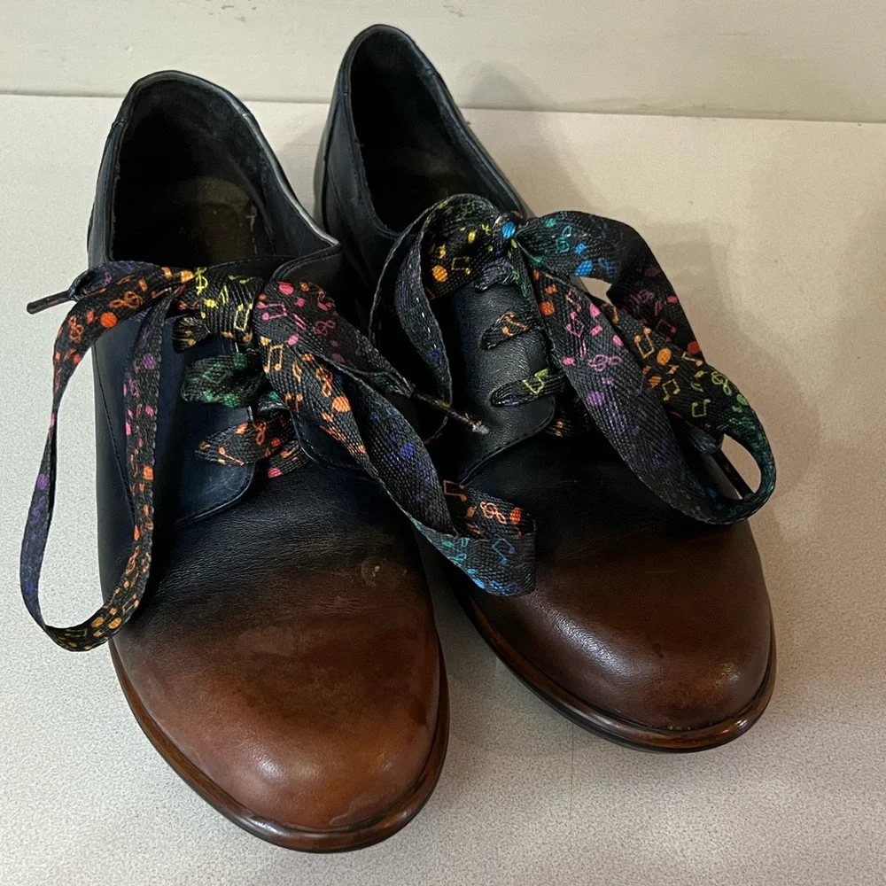 Naot Men's Black and Brown Oxfords with Patterned musical  Laces Noat size 40